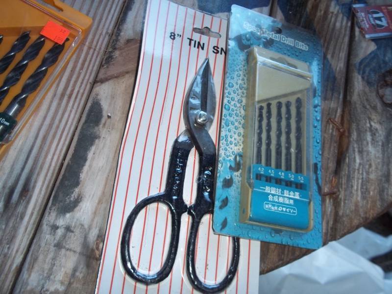 lot 261 image: Tin Snip, Drill Bits