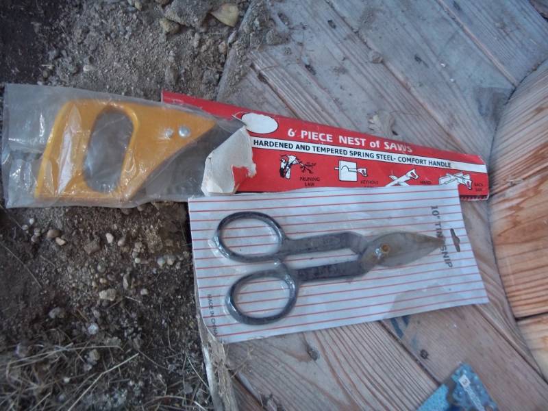 lot 262 image: Tin Snip, Miter Saw
