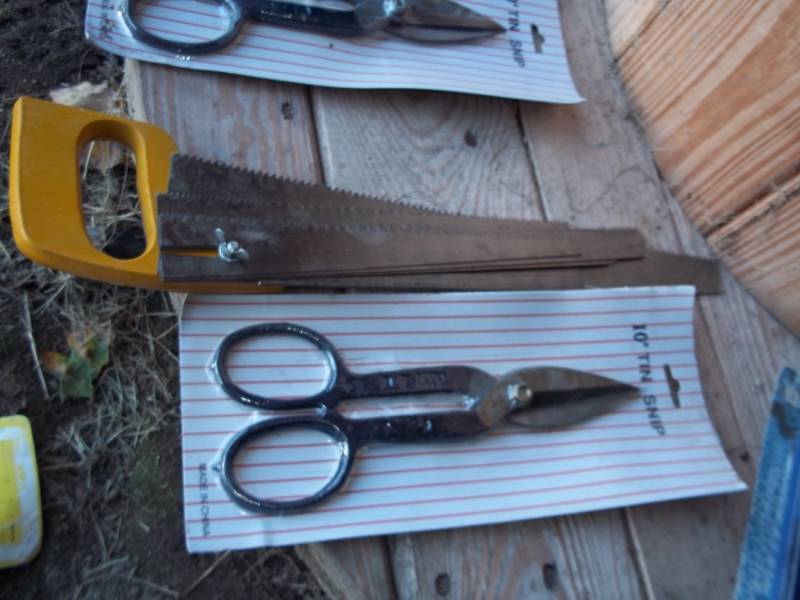 lot 264 image: Tin Snip, Miter Saw with extra blades