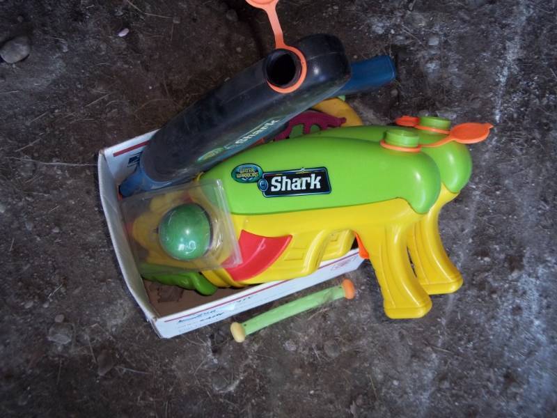lot 268 image: Lot of Water guns and accessories