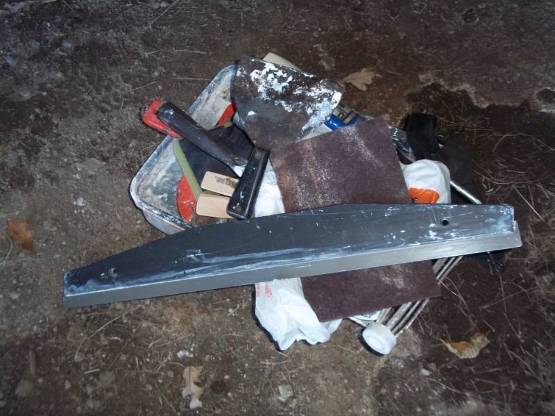 lot 269 image: Lot of Sheetrock and painting tools