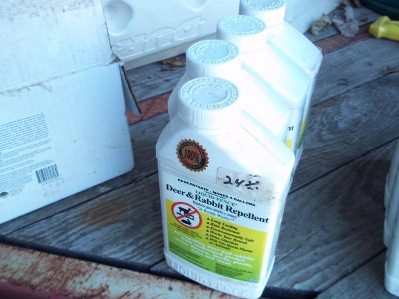 lot 271 image: Lot of 4 bottles of Deer and Rabbit Repellent