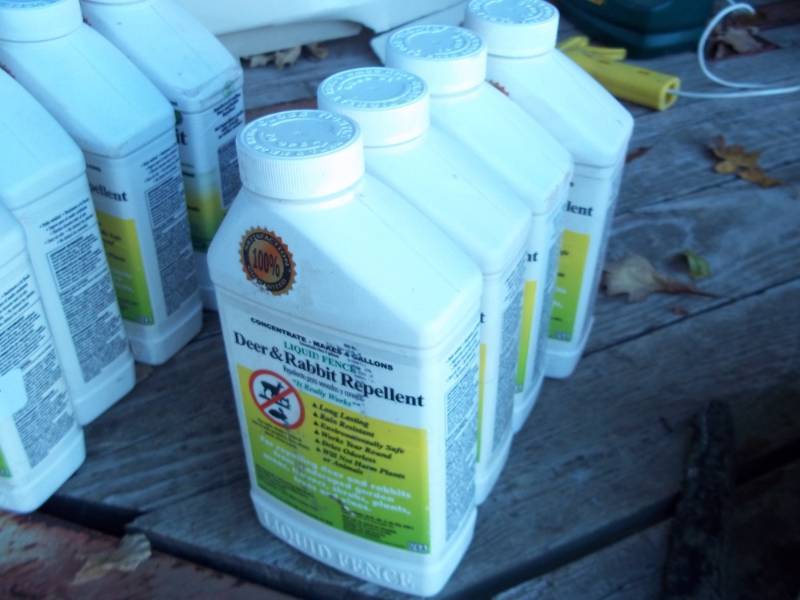 lot 272 image: Lot of 4 bottles of Deer and Rabbit Repellent