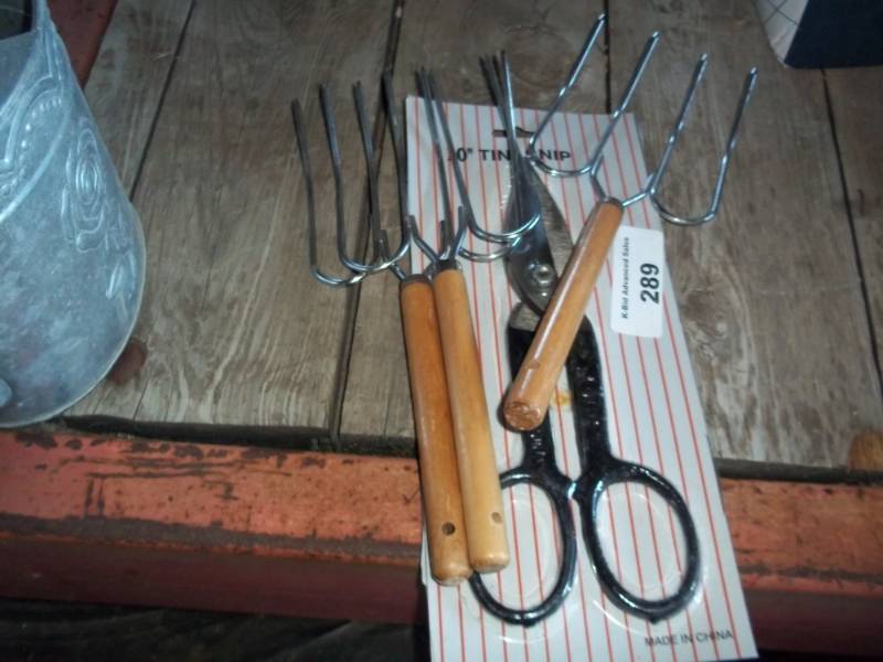 lot 289 image: Tin Snip and Garden Tools