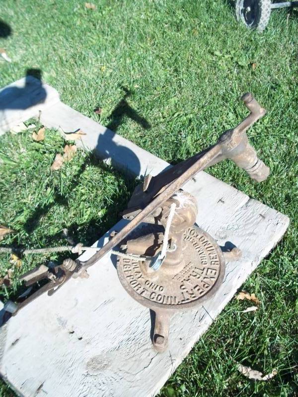 lot 301 image: Vintage Clay Pigeon Thrower