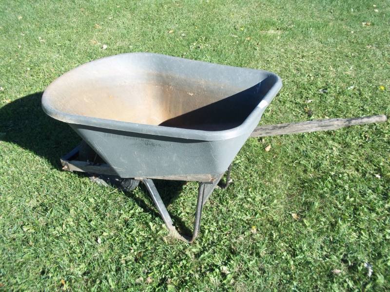 lot 309 image: Used Wheel Barrow