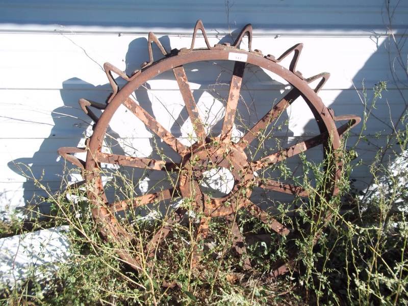 lot 317 image: 41 Wagon wheel