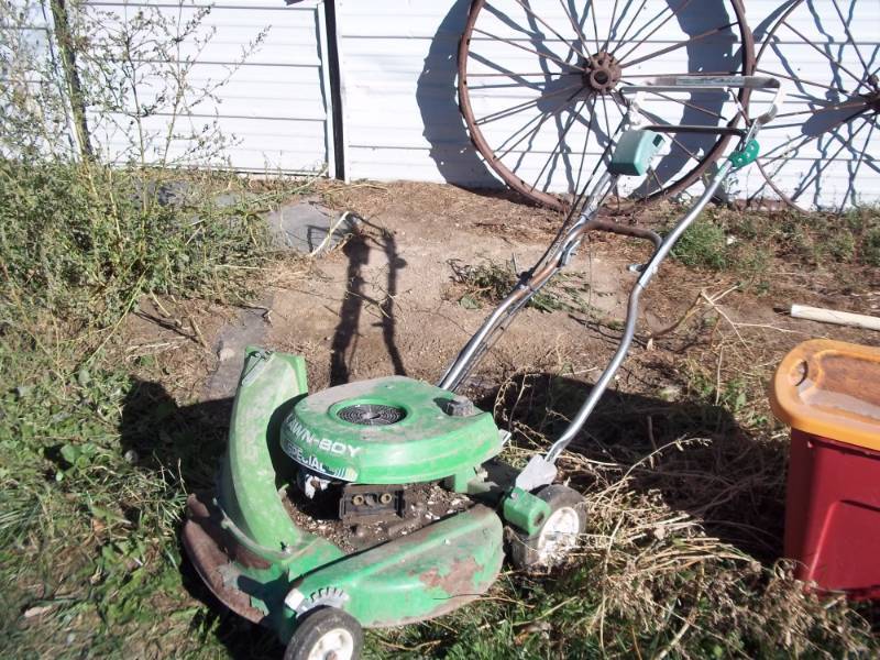 lot 325 image: Lawn boy special mower