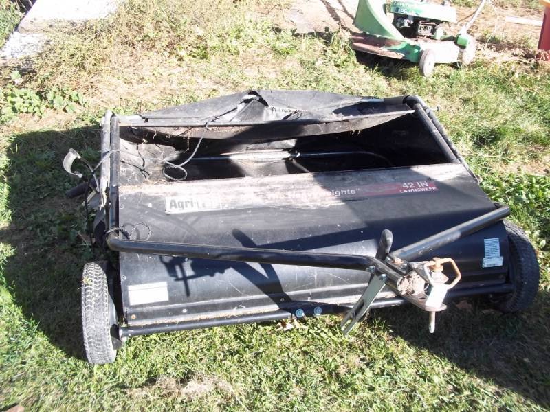 lot 326 image: Agri-Fab Leaf bagger