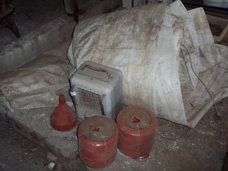 lot 350 image: 2 tarps and heater