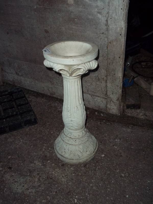 lot 364 image: Bird Bath