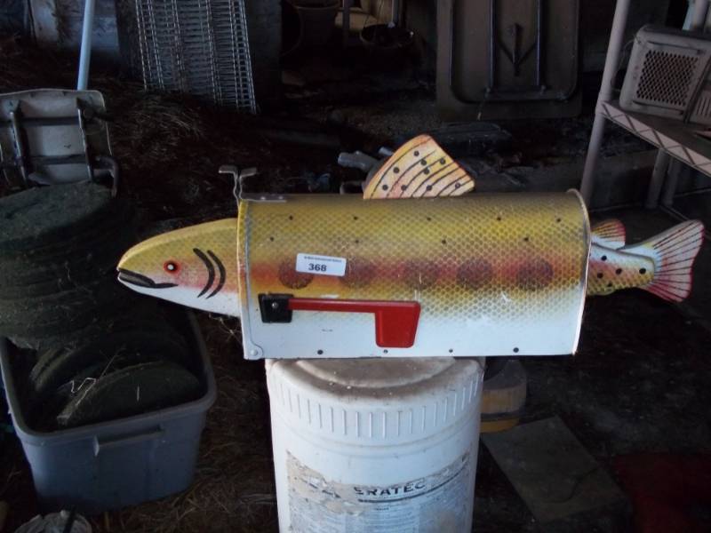lot 368 image: Fish Mailbox