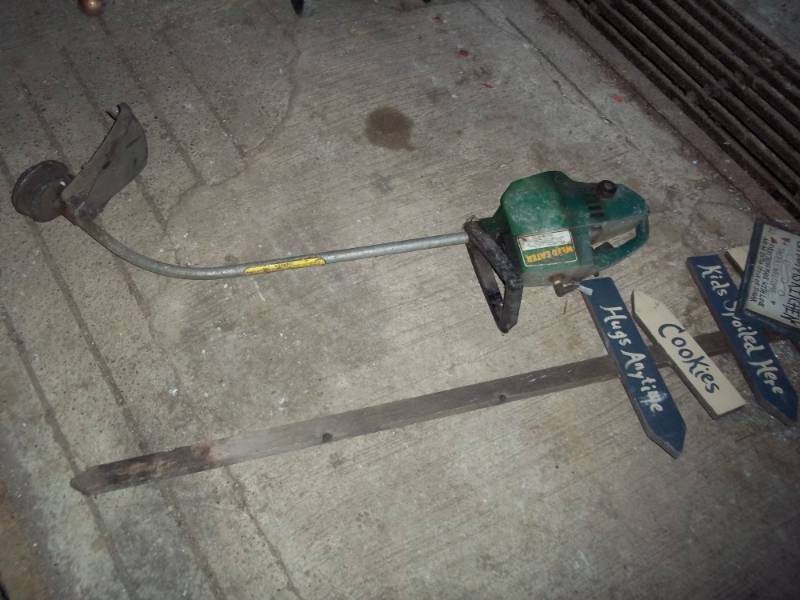 lot 370 image: Weedeater string trimmer and garden sign