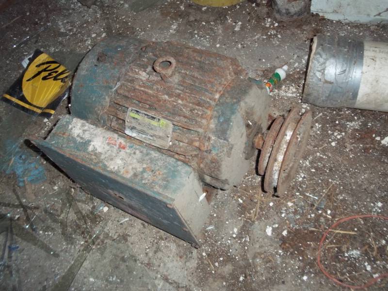 lot 372 image: 4.5 HP Electric motor