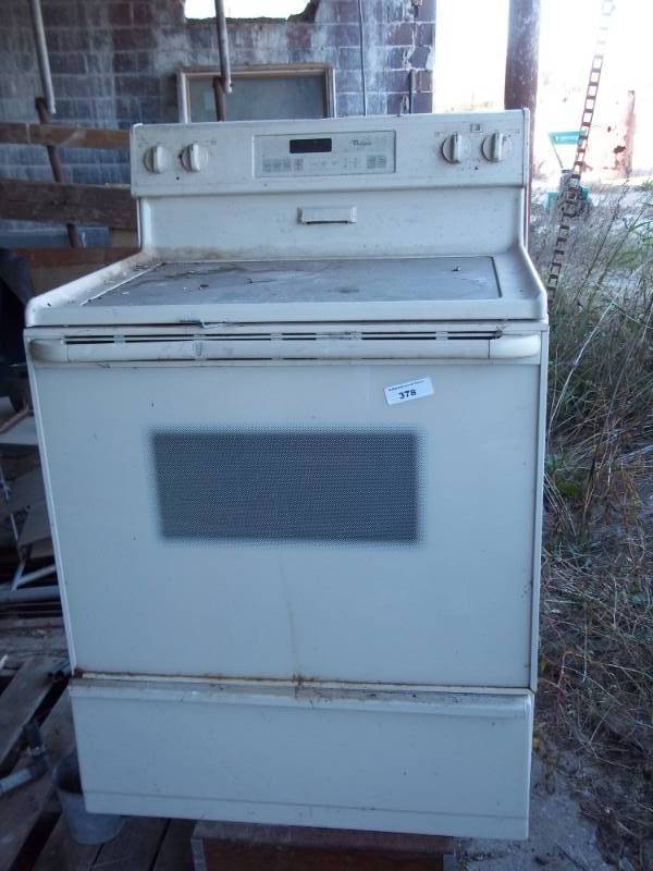 lot 378 image: Used Electric Stove