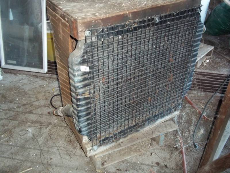 lot 381 image: Green house heater