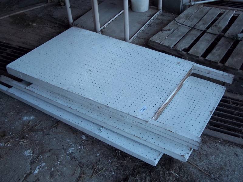 lot 386 image: Peg Board Display