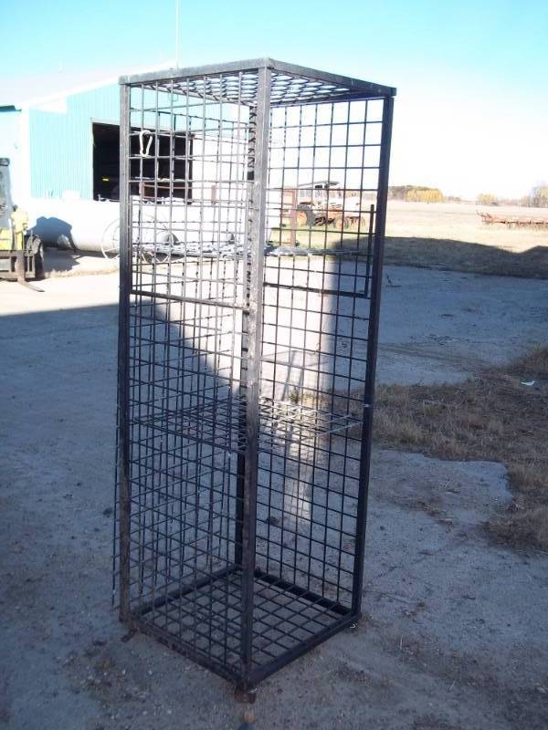 lot 388 image: Wire display Rack