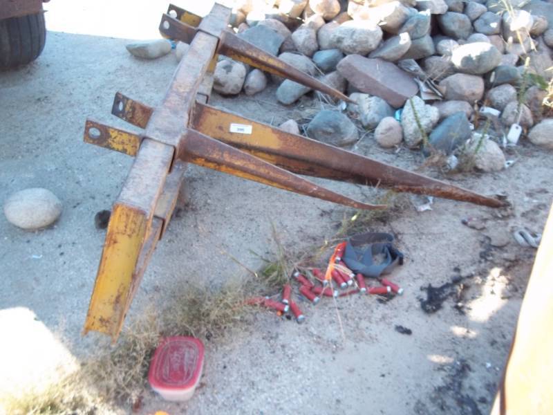 lot 396 image: Bale fork for 3 point hitch or loader mount