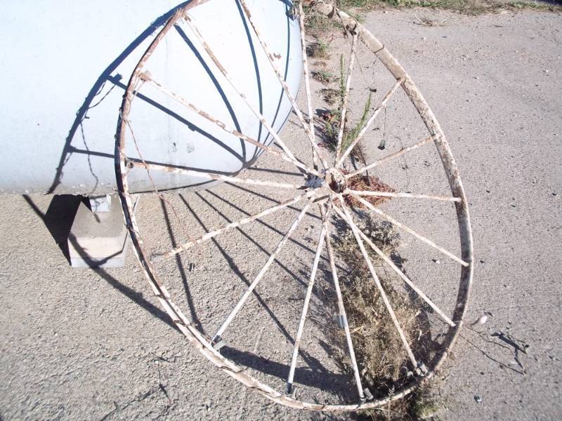 lot 401 image: 54 Wagon Wheel