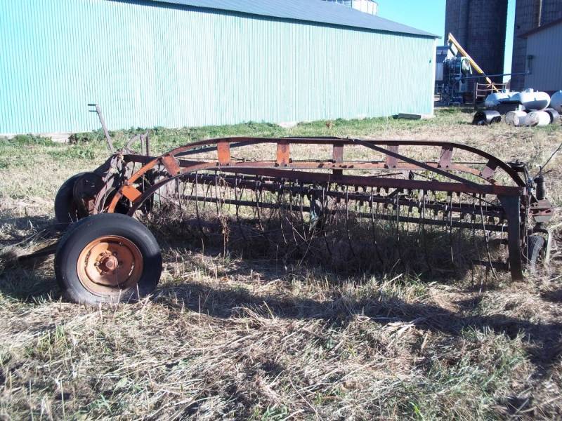 lot 404 image: Grass  Hay Rake