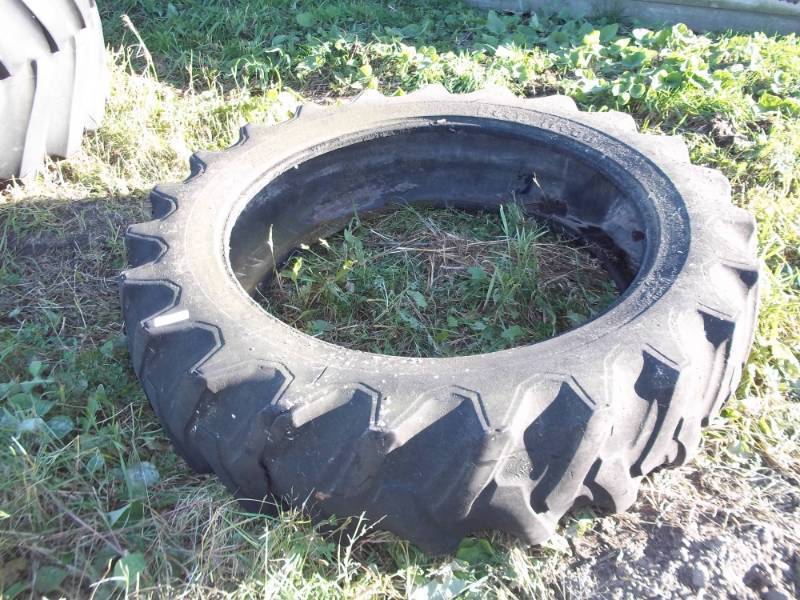 lot 405 image: Sand box tire