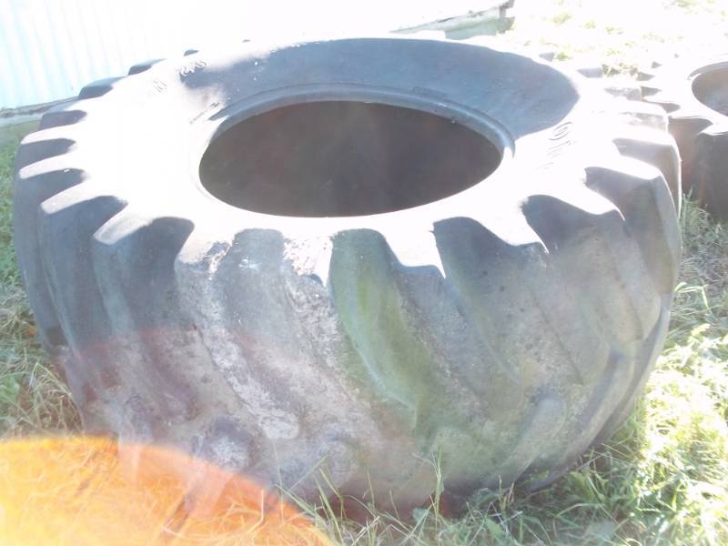 lot 406 image: Firestone 30.5L-32 Tire