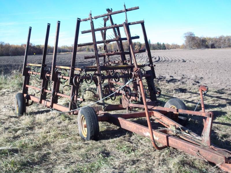 lot 407 image: Melroe Multireeder