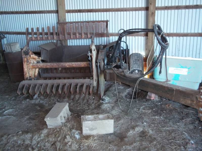 lot 411 image: Rock Picker