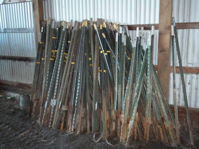 lot 421 image: Lot of 170 Fence T posts 6 long