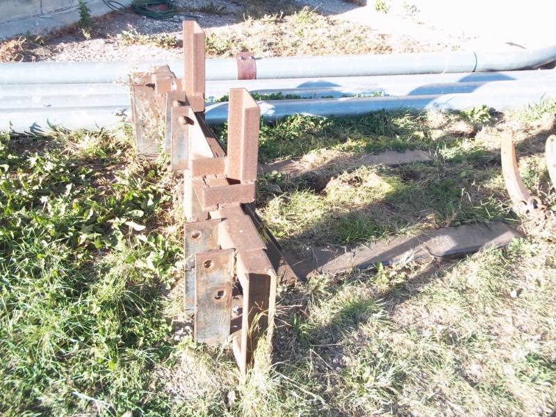 lot 432 image: 3 point or loader Forks adjustable