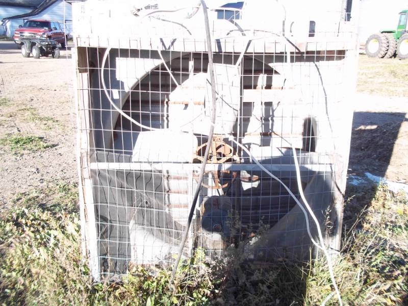 lot 435 image: Large Greenhouse Fan with louvers