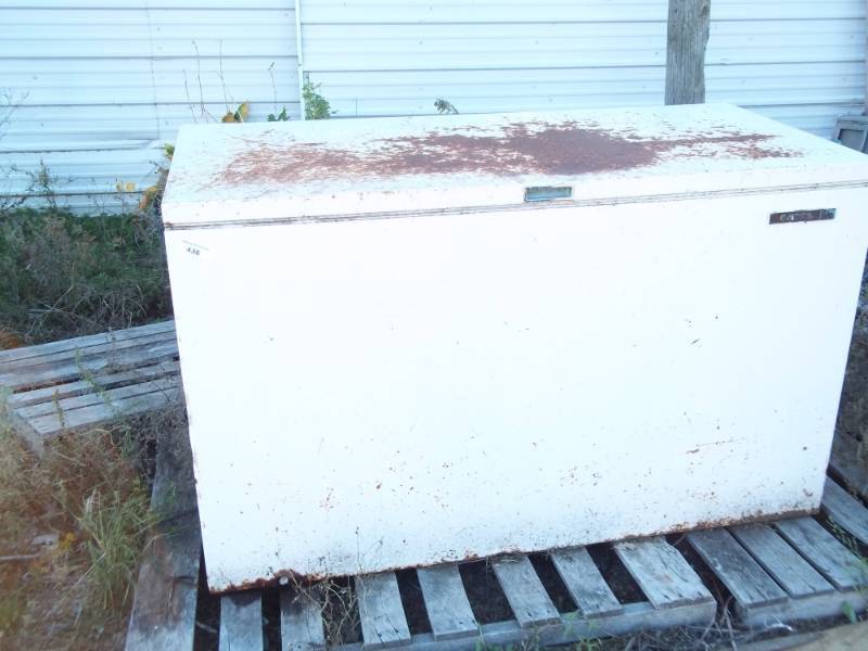 lot 436 image: Large Chest Freezer
