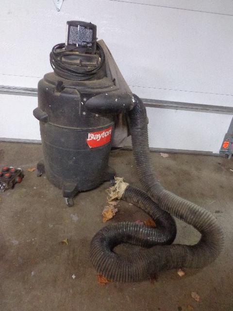 lot 12 image: Dust Collector Dry Vac
