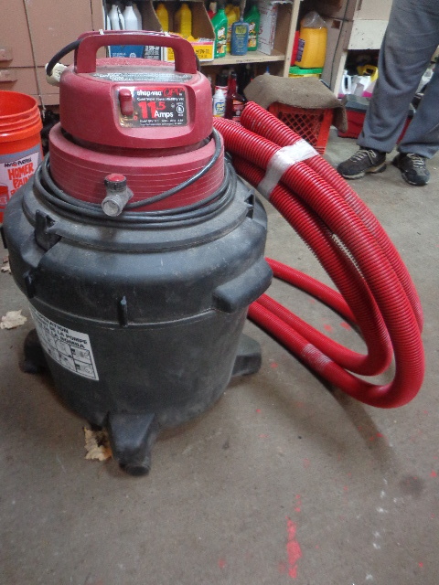 lot 13 image: WetDry Shop Vac