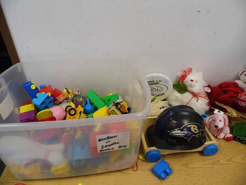lot 7 image: Toys in Tote