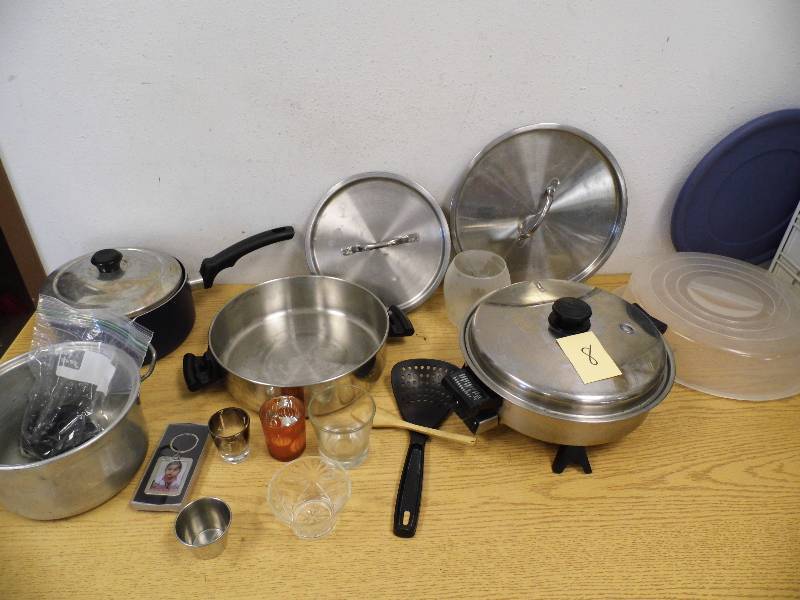lot 8 image: Pots & Pans in Tote
