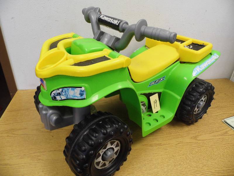 lot 19 image: Fischer Price Power Wheels