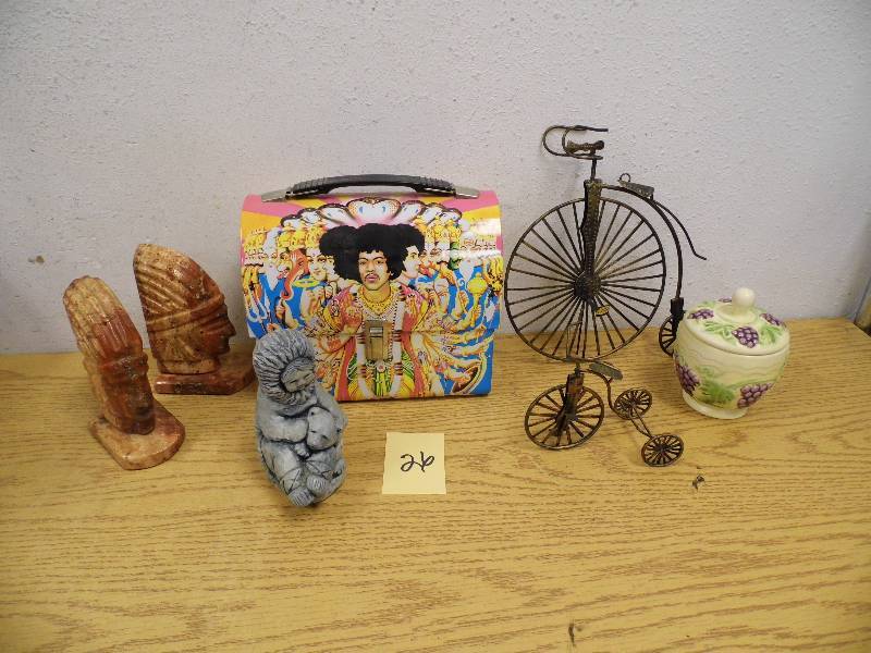 lot 26 image: Dcor