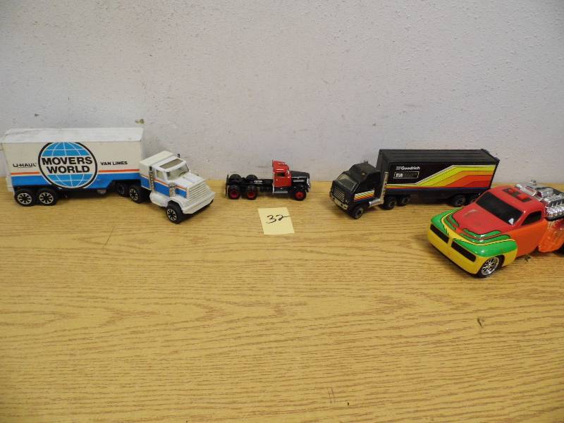 lot 32 image: Toy Semis