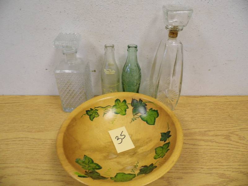 lot 35 image: Decanters