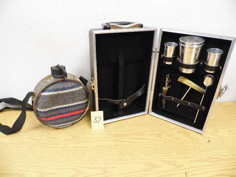 lot 37 image: Canteen & Portable Bar