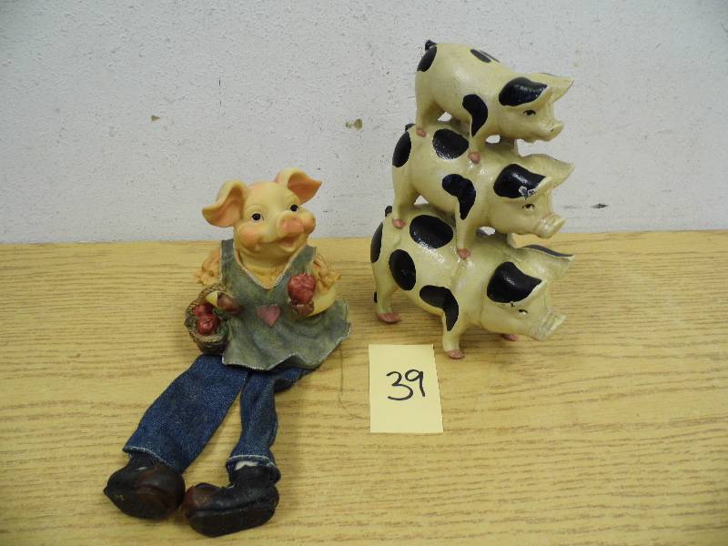 lot 39 image: Stacking Cast Iron Pigs