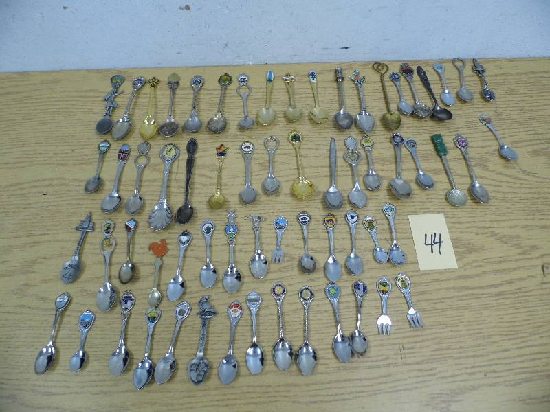 lot 44 image: Collectible Spoons