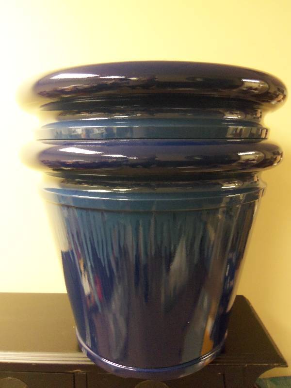 lot 101 image: 2 Planters