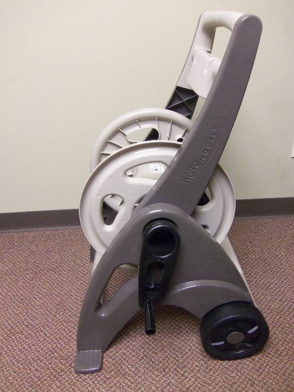 lot 113 image: Suncast Hose Mobile Hose Caddy