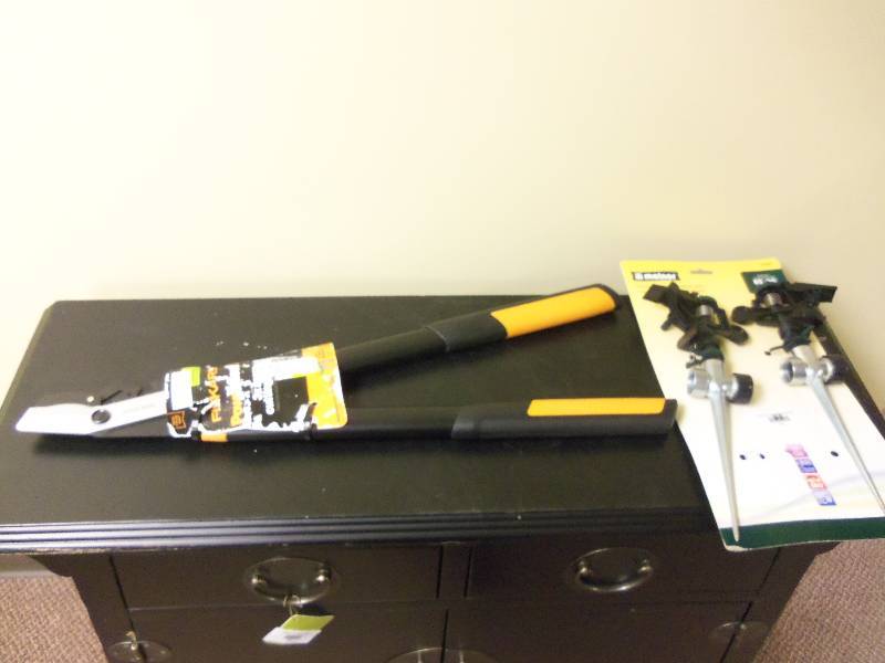 lot 120 image: Fiskars Trimmer and Sprinkler Set