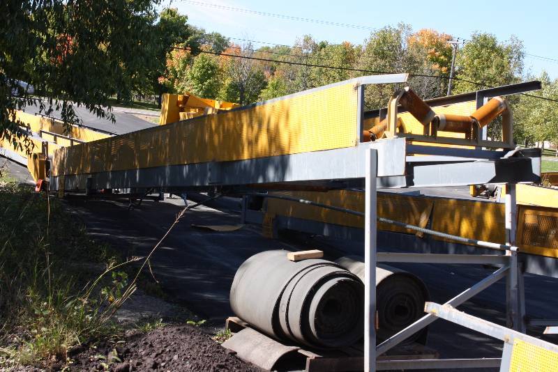 lot 10 image: Cal-Fab Systems Inc. Commercial Conveyor Belt System wMetal Frame 33 x 4