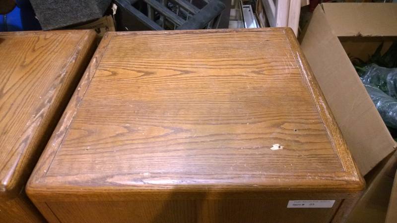 lot 3 image: Wooden Podium