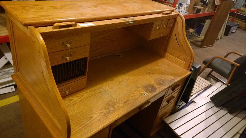lot 8 image: Oak roll top desk